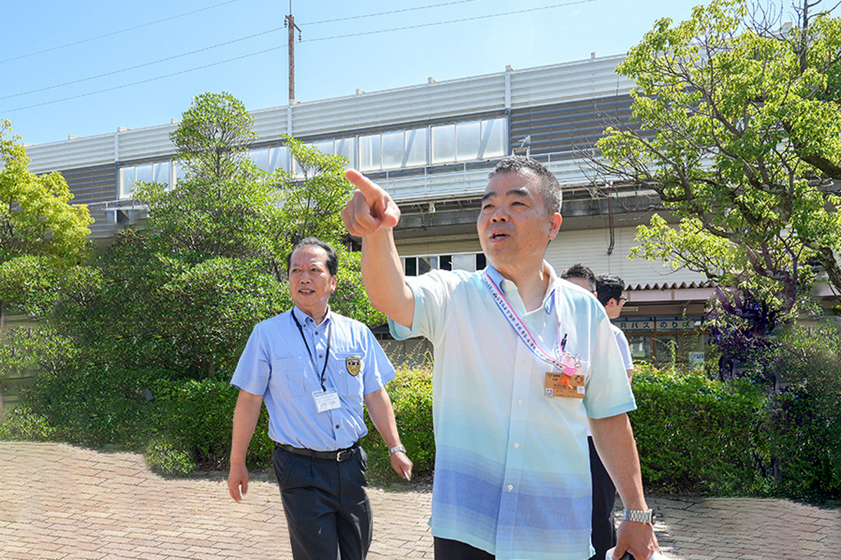 滋賀県「北の近江振興プロジェクト」現場訪問の様子（高島市・2024年8月の報道写真）
