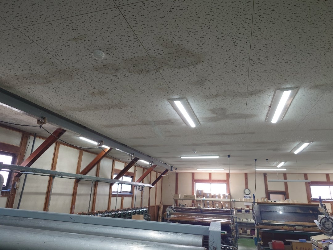 2026年5月25日付ブログ記事に掲載された現場の写真。機屋の日常作業の一端を示す本人公開の画像。