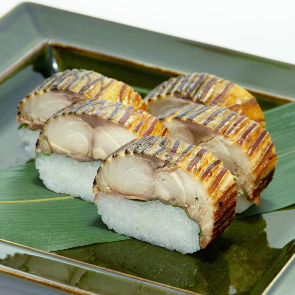 かねはち公式サイト掲載の焼き鯖寿司商品写真