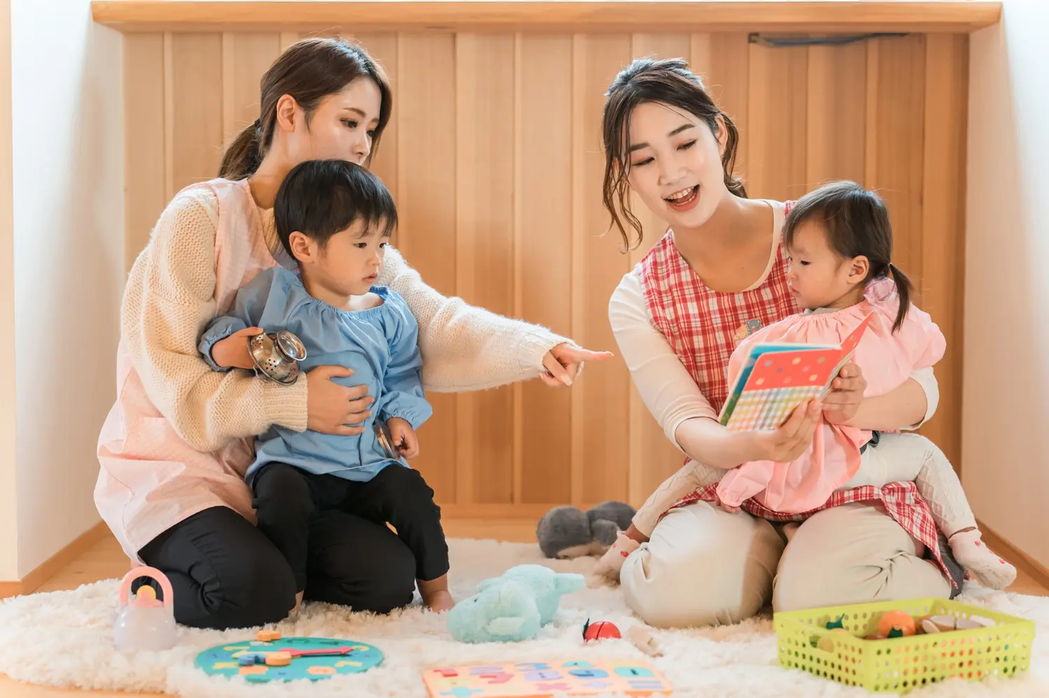 フェア公式が案内する一時保育コーナーの写真。子ども向けスペース